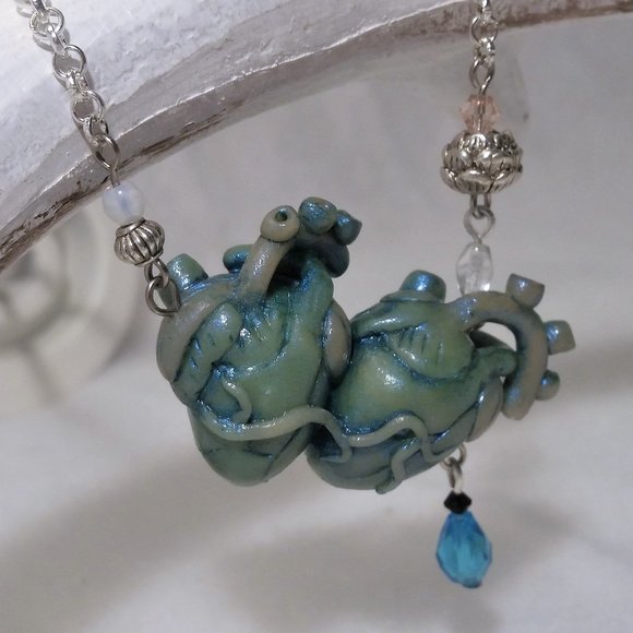 HANDMADE Turquoise blue iridescent Siamese anatomical heart necklace - Picture 3 of 9